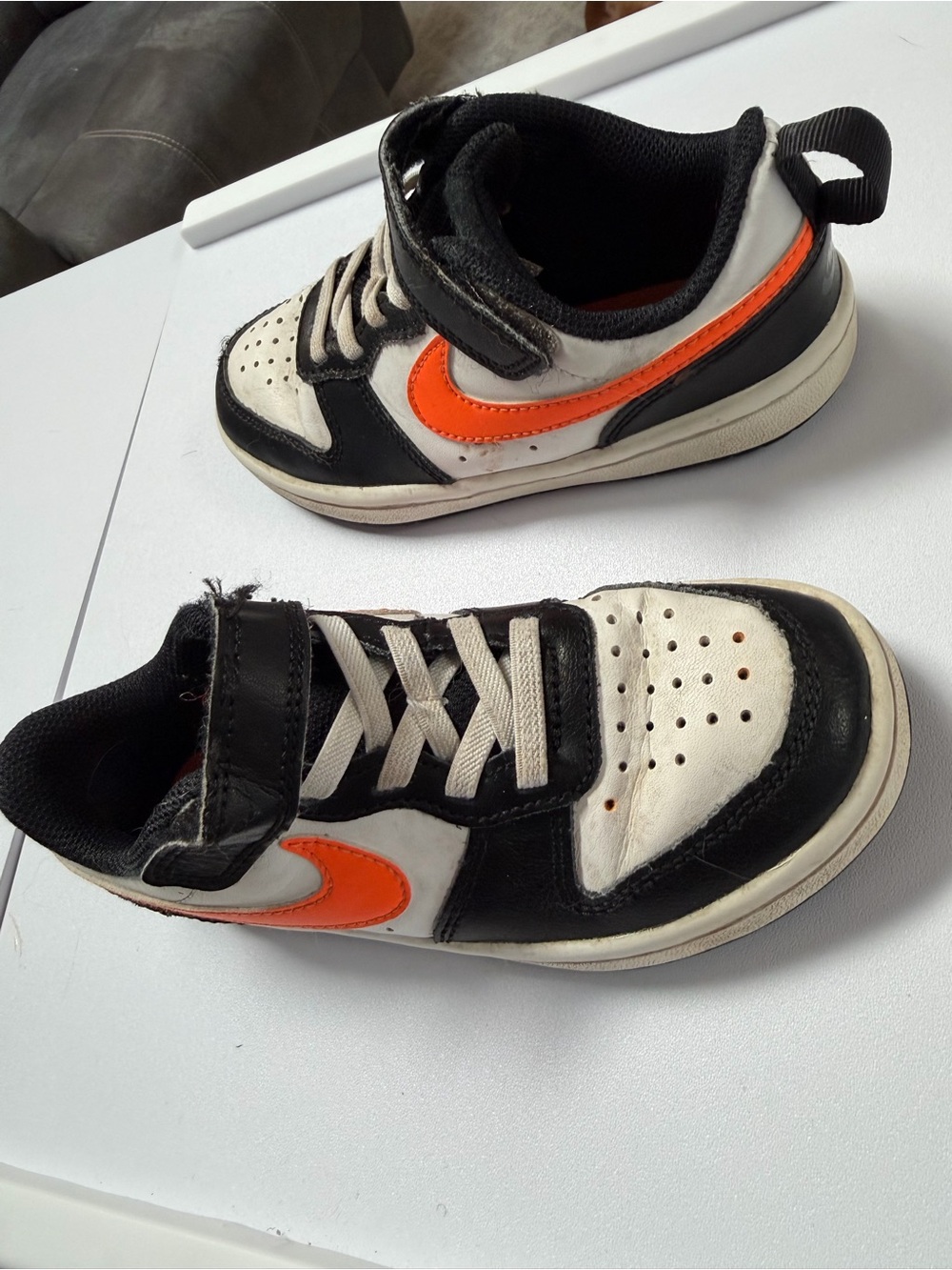 Nike Kids Low-Top Sneakers in Black, White & Orange
